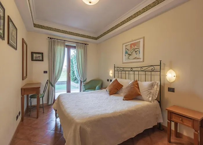 Tranquil Retreat Near For 4 *